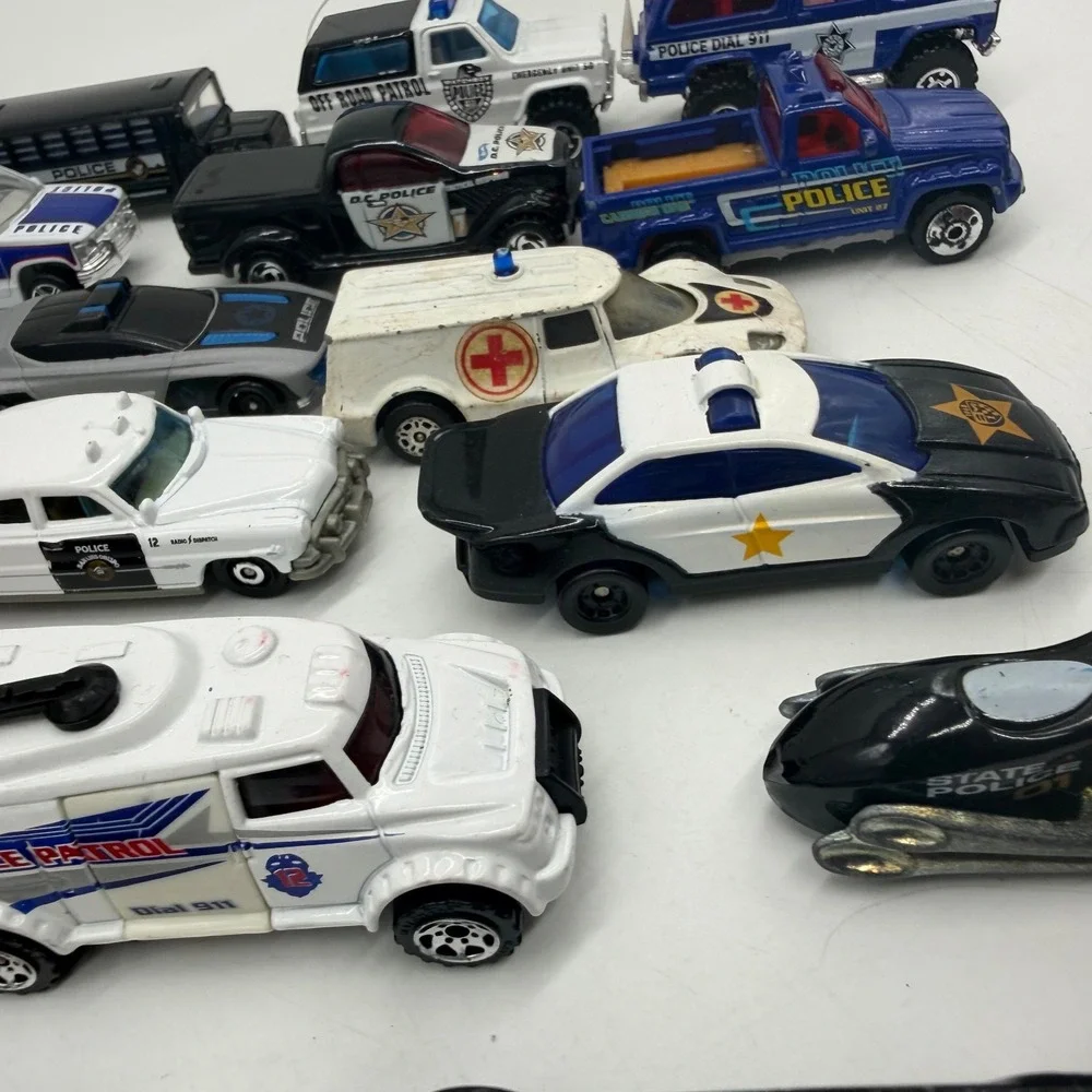 Hot Wheels Matchbox Mixed Lot 19 Diecast Police Ambulance Rescue Vehicles Used